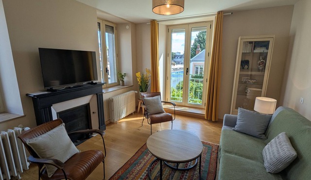 Bright apartment in central Montargis with canal view