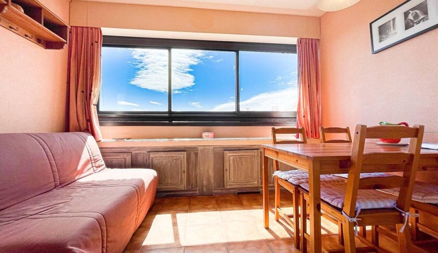 Bright apartment with pool in Fréjus