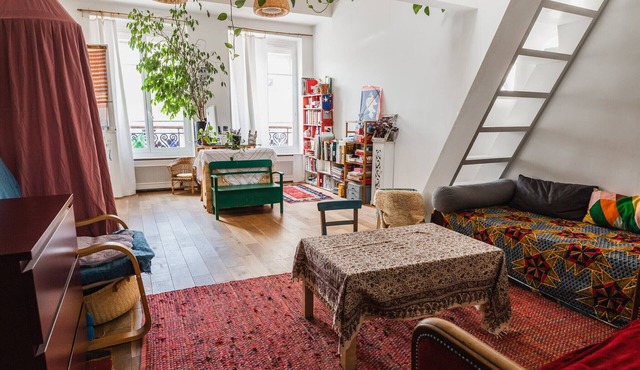 Bright atypical duplex in Menilmontant