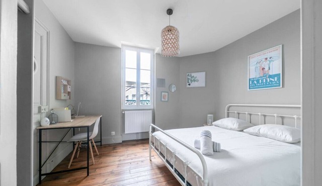 Bright & decorated apartment, free parking