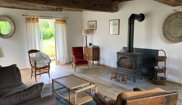 Bright house with garden, fully renovated, in the heart of a Nièvre village
