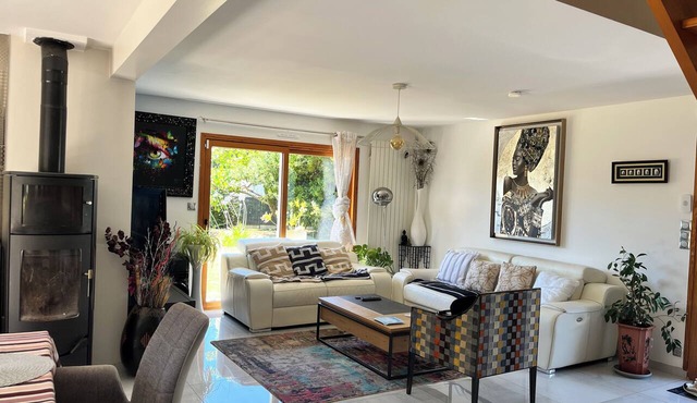 Bright house with private garden, Brigneau harbour