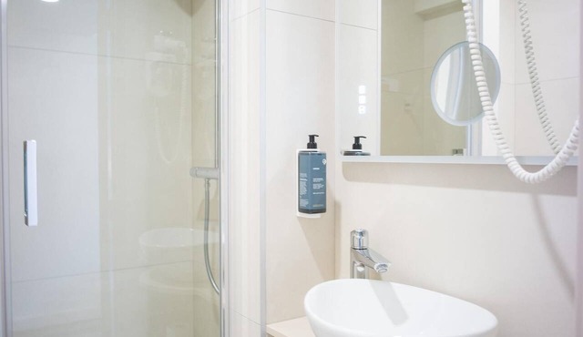BRIT HOTEL CONFORT ROISSY SAINT-WITZ
