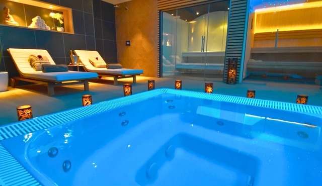 Brit Hotel Piscine & Spa - Fougères