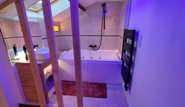Bulles et Belle Etoile/SPA Détente, Confort et Sérénité, Discrétion Assurée