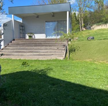 Bungalow dans le jardin in Saint-Étienne