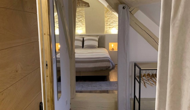 Burgundy house and dovecote in the heart of a magnificent wine village