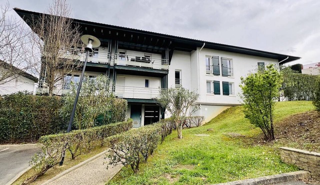 Cambo-les-Bains: 3-room apartment with parking, pet-friendly