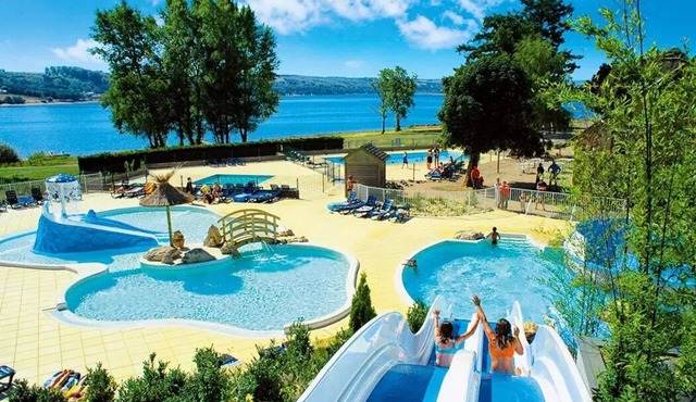 Camping Le Caussanel* - Classic Space 32m² - Outdoor terrace - air conditioning - TV for 6 people