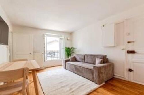 Canal Saint-Martin 10th Bright & Peaceful Apartment by MeyAgency