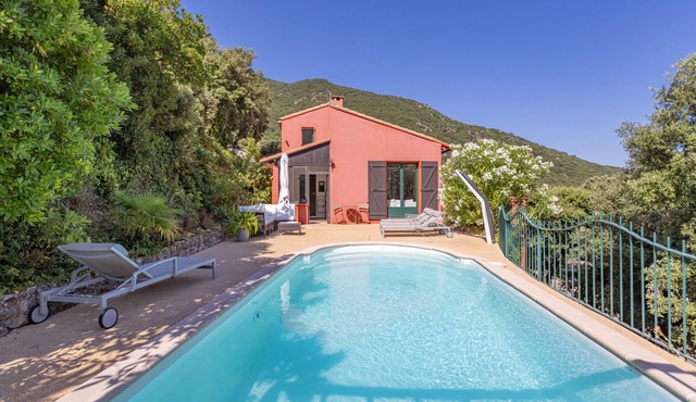 Casa Vermella with Pool and Terrace