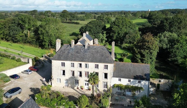 Castle for 15 people near the sea and the d-day beaches in Normandy