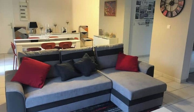 Center Pierrefonds superb quiet apartment + parking lot