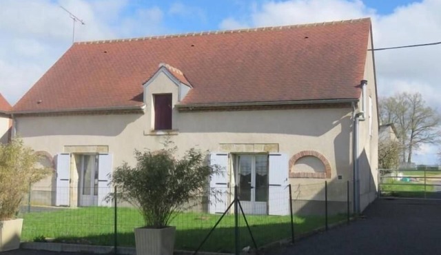 Charming Farm Cottage with Terrace Near Forests & Lakes, Sleeps 9