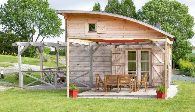 Chalet '5 Pers Landeleau 2kms Canal' with Private Terrace and Shared Garden