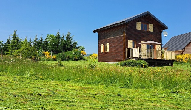 Chalet 'All-Comfort Wooden Retreat' with Mountain View, Private Terrace and Garden