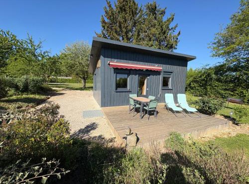 Chalet au calme avec terrasse sur belle propriété