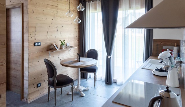 CHALET CHIC .