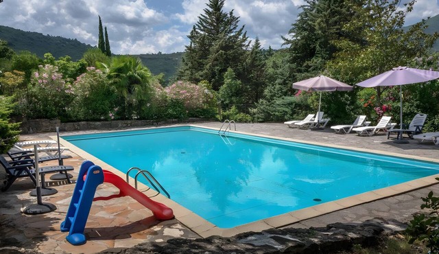 Chalet "Comfort Shared Pool" with Pool, Shared Terrace and Wi-Fi