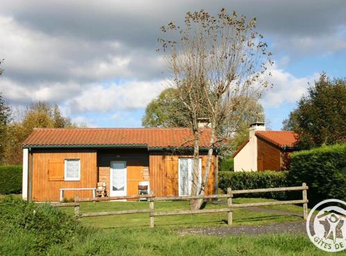 Chalet confortable avec cheminée et jardin, animaux acceptés - FR-1-496-164