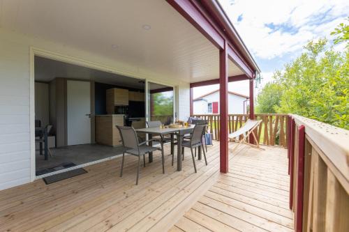 Chalet Haizea climatisé 2 à 4 pers 2 sdb, , calme avec piscine à Hasparren Pays Basque 25 min des plages