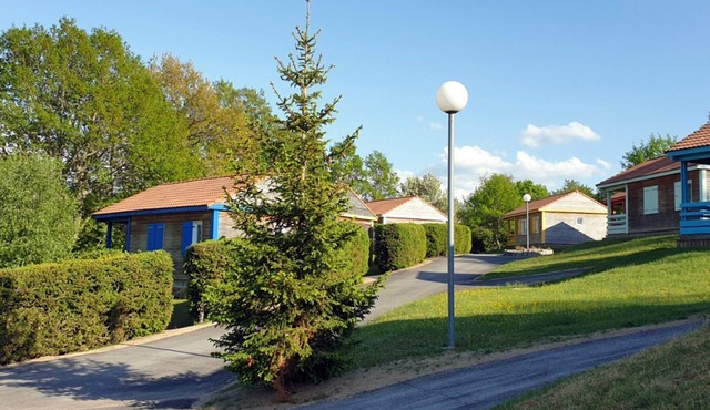 Chalet Jasmin with Mountain Views, Shared Pool, and Wi-Fi