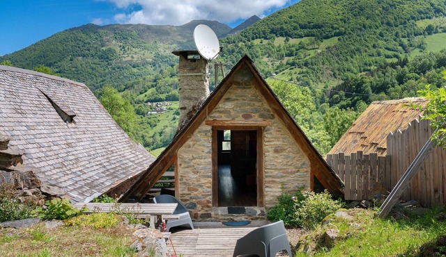 Chalet La Grange d'Arlette with Mountain View