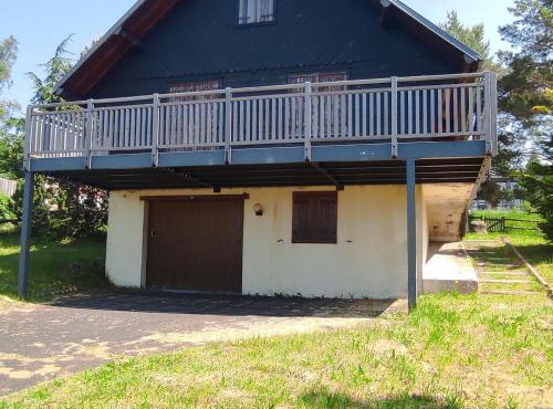 Chalet montagnard confortable à Super Besse avec grand terrain et parking privé - FR-1-814-139