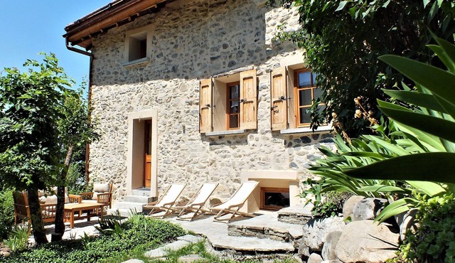 Chalet Pierre – Mountain View of Le Pelvoux, Private Garden and Balcony