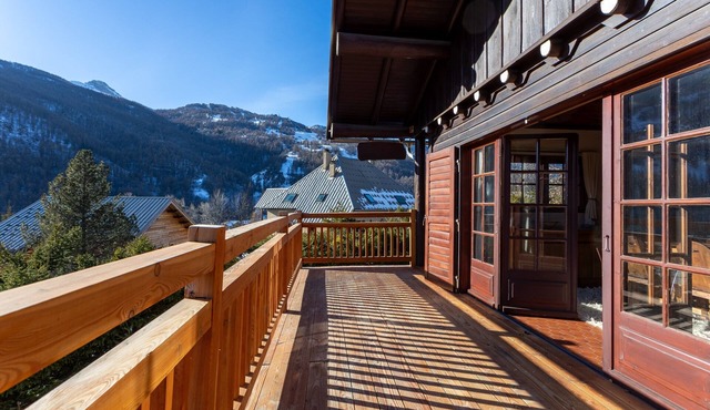 Chalet 'South-facing with Views' with Mountain View, Shared Terrace and Wi-Fi