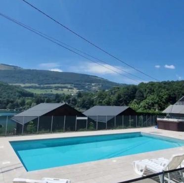 Chalet with beautiful lake view 6B