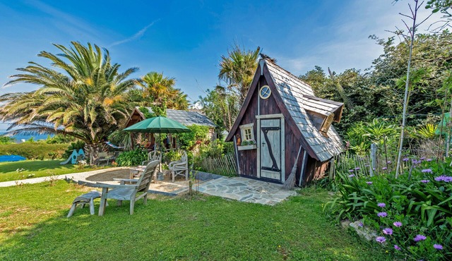 Chalet 'With Garden and Sea View 100m' with Sea View, Private Terrace and Garden