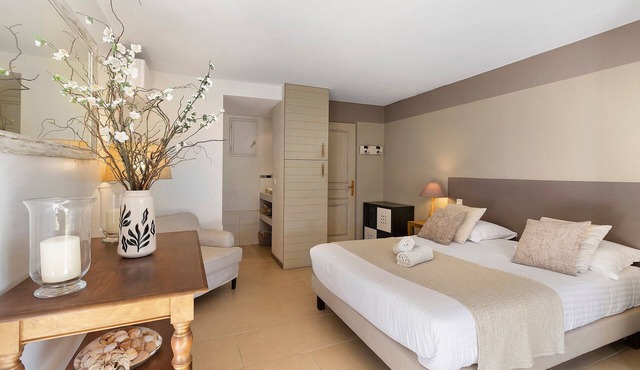 Chambre Beige Guest Room with Shared Pool, Near Sarlat