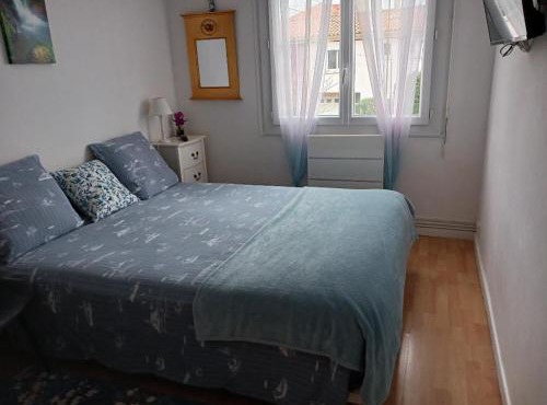 CHAMBRE CONFORTABLE,GARE,Climatisation,PARKING,WIFI,pt déjeuner compris