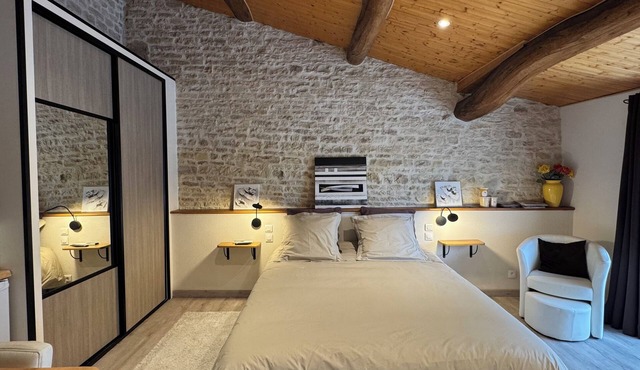 Chambre d'hôtes les Rozières in the Marais Poitevin, swimming pool, family suite