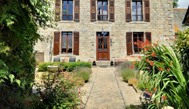 Chambre D'hote in Old Presbytery in heart of Brittany