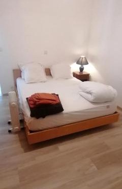 Chambre parquet flottant chez l'habitant