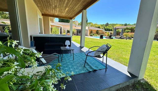 Chambre privée tout confort piscine et jacuzzi
