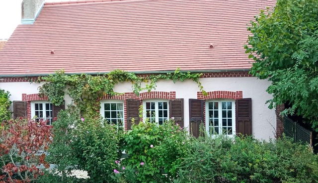 Chantilly (Dinner and breakfast available, electric car recharging stations)