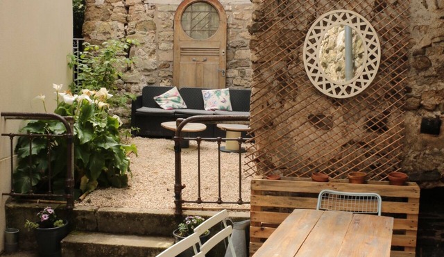 Character house with courtyard in the city center