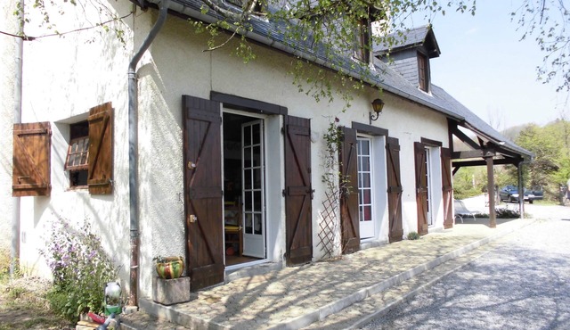 Character house with panoramic view of the mountains in a quiet serene