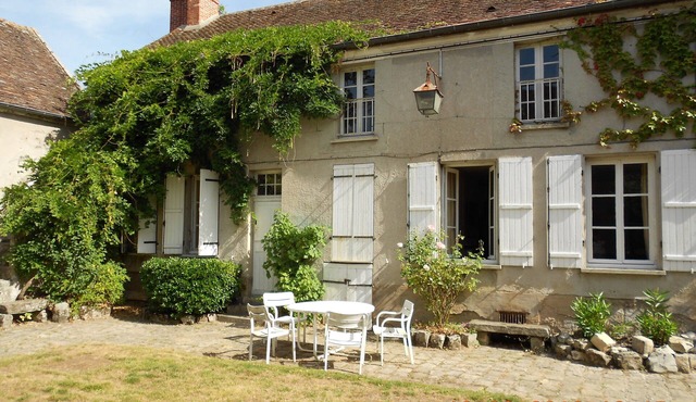 Character property in village near Fontainebleau and INSEAD.