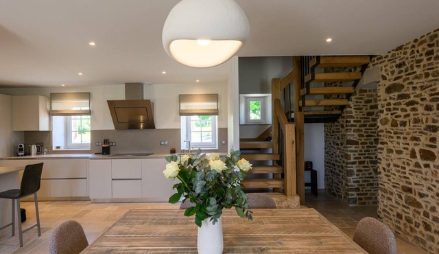 Charming House with Private Pool, Gym and Sauna