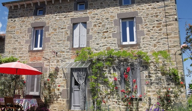 Charming Stone House with Garden near Ski Resorts and Roman Architecture