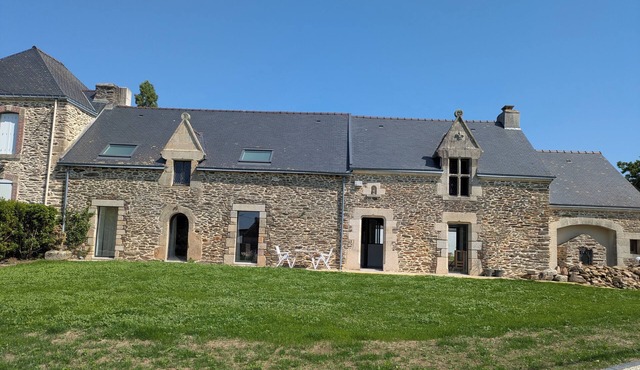 Charming 18th-century farmhouse 210m2, 1km from the ocean, with garden, sleeps up to 12.