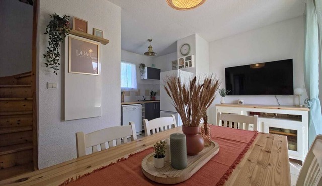 Charming 2-bedroom house in serene Prayssac with swimming Pool