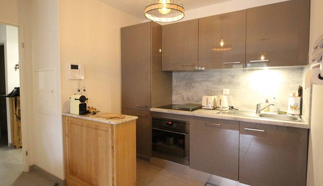 Charming 3-Room Apt. near Luchon Golf – Large South-Facing Balcony – Garage Included