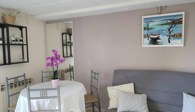 Charming 35 m2 apartment with terrace and garden