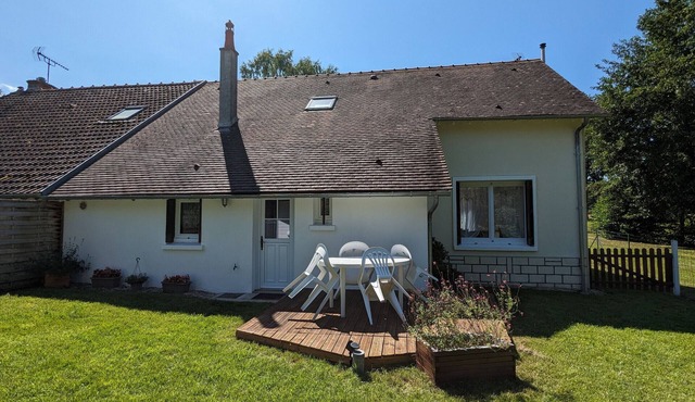 Charming and Spacious Cottage near Montargis & Sully-sur-Loire with Private Garden and Parking