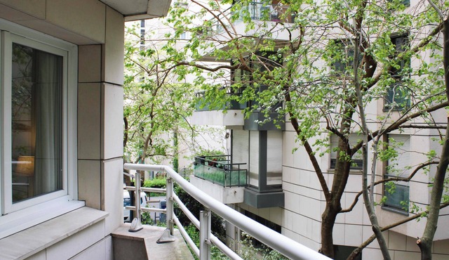 Charming apartment with balcony in Courbevoie